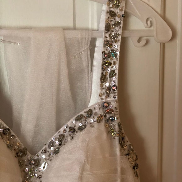 White prom/wedding dress. - Picture 2 of 4